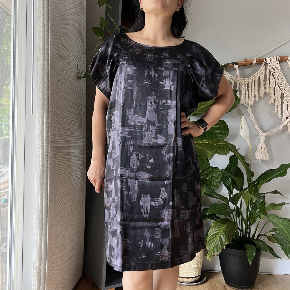 Banana Republic Black grey Silk Satin Shift Dress Large chic artsy geometric